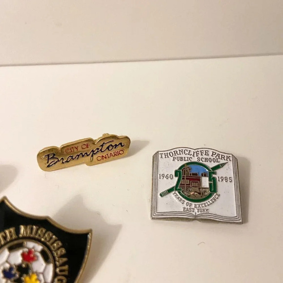 Vintage Lot of 11 Canada Pins Halton Hills Oakville  London Hamilton Pins - Picture 7 of 14
